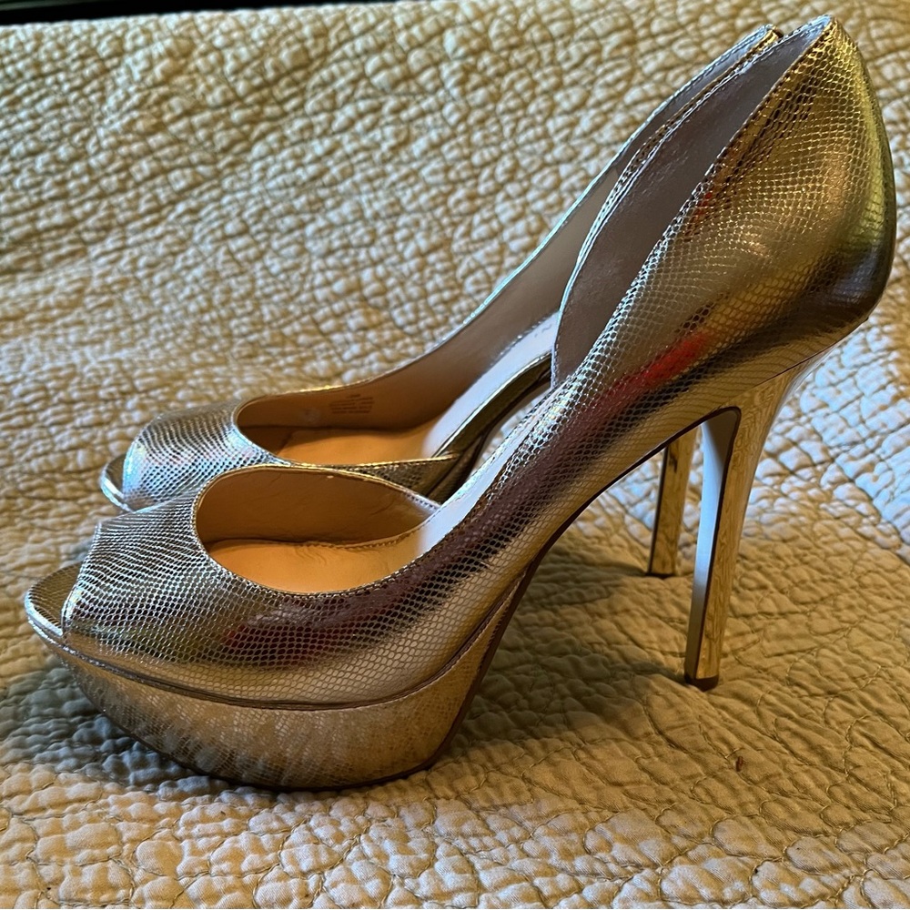 Womens Metallic Gold D’Orsay Stiletto Platform Pump Gianni Bini Size 10